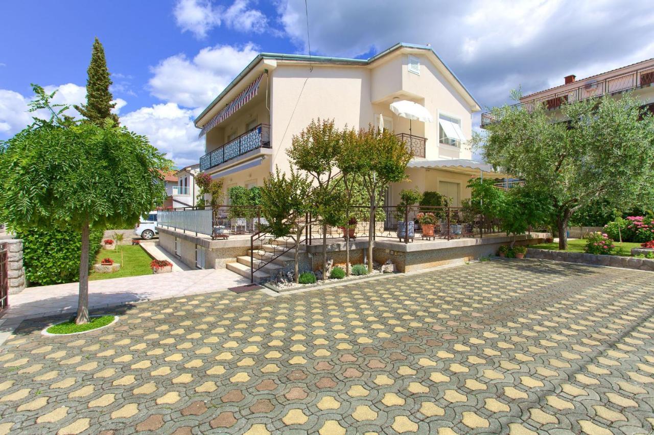 Apartments Jele Malinska Exterior foto