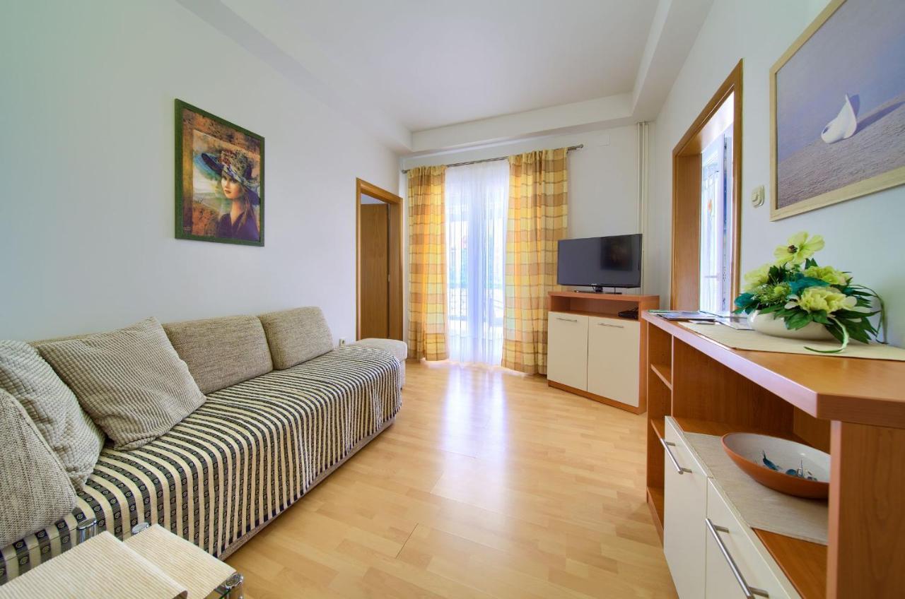 Apartments Jele Malinska Exterior foto