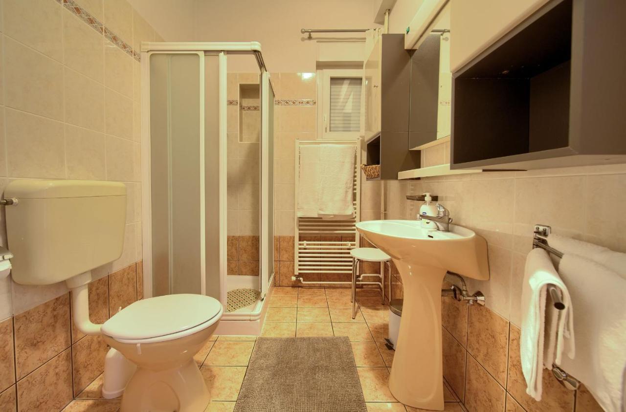 Apartments Jele Malinska Exterior foto