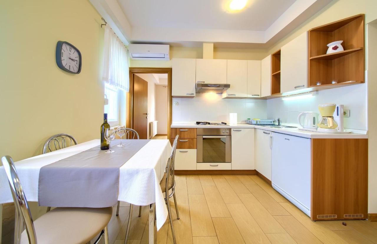 Apartments Jele Malinska Exterior foto