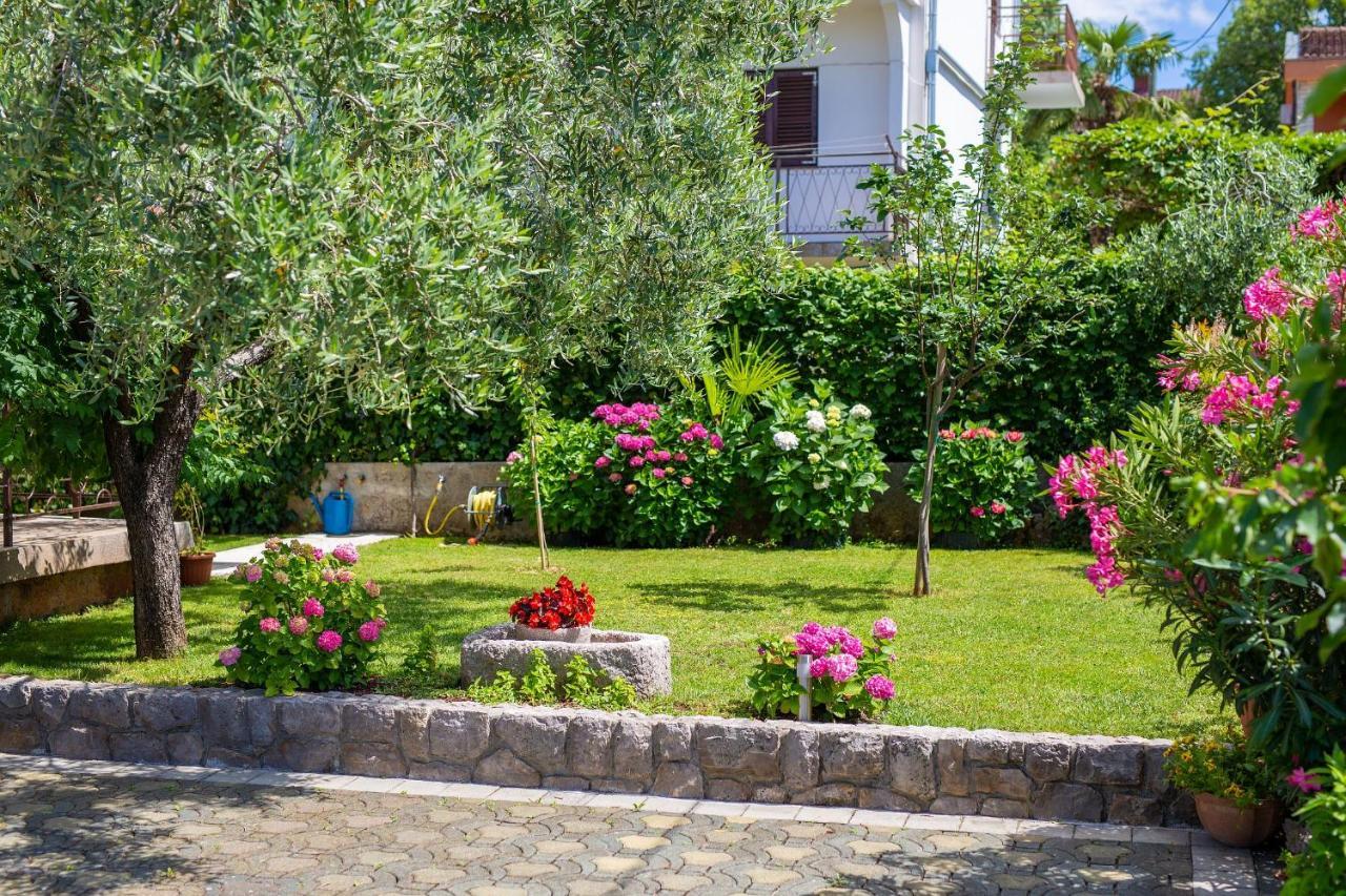 Apartments Jele Malinska Exterior foto